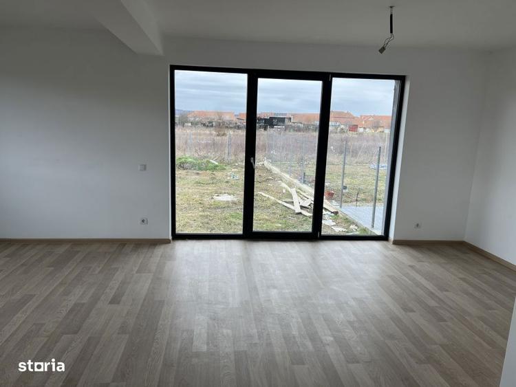 Vand duplex la cheie - suprafata utila este de 110 m2 , 3 dormitoare - 1