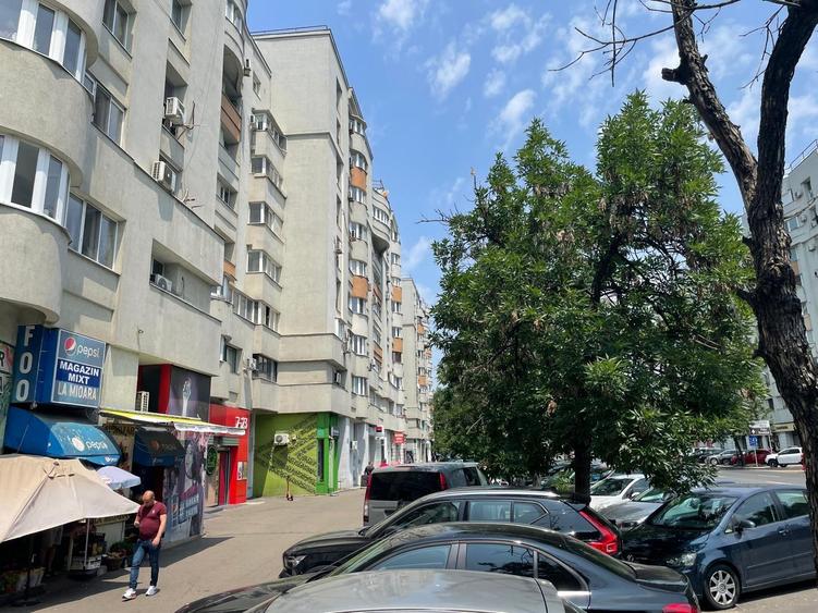 Inchiriez spatii comerciale cu vad stradal si pietonal sector 1/2/3/4/5 - 1