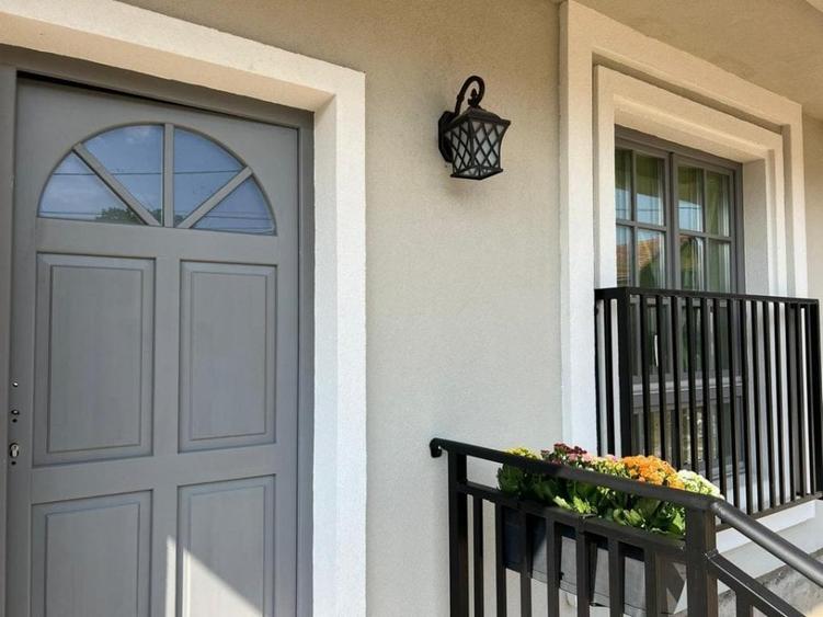 Margine de triplex : 5 camere, 3 bai,2 dressinguri,bucatarie, balcon,terasa. - 16