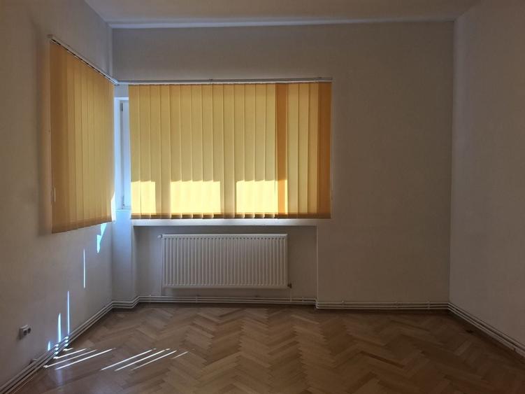 Birou, de 125 mp, în Moșilor