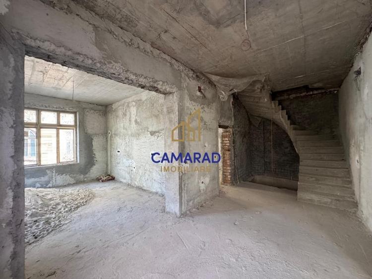 Casă individuală cu 9 camere cu Canalizare în Cișmigiu