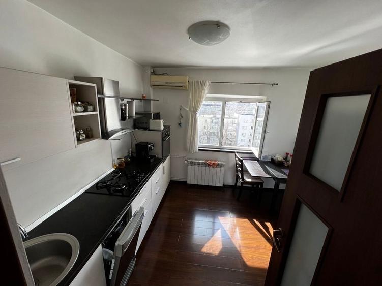 Vand apartament 3 camere Calea Vitan - 1