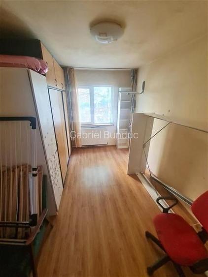 Apartament cu 3 camere semidecomandat în Astra Apartament cu 3 camere semidecomandat în Astra