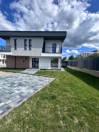 CASA TRIPLEX DE VÂNZARE ÎN FLOREȘTI