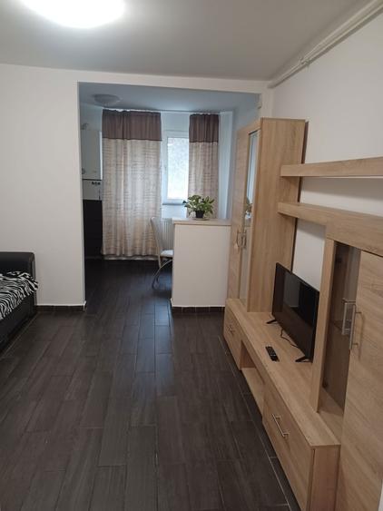 Inchiriez garsoniera 250 e - 1