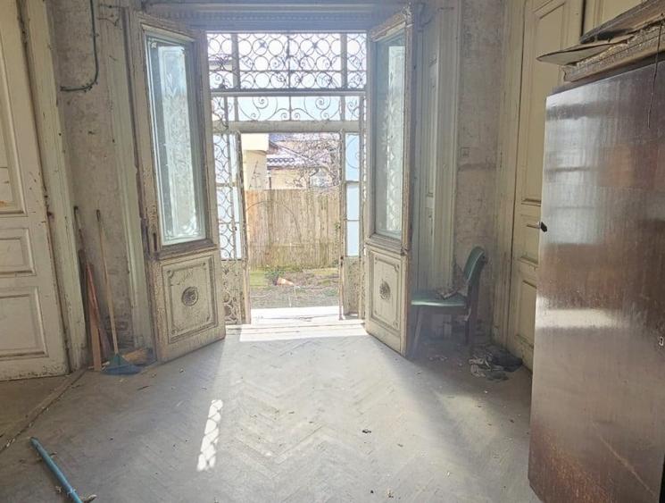 Vanzare casa si teren 550 mp zona centrala - 1