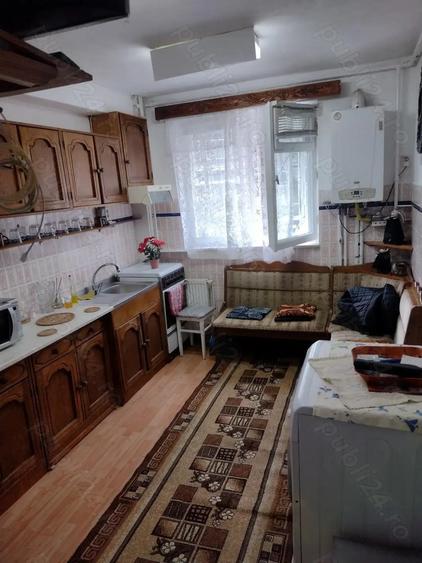 Inchiriez apartament 3 camere zona Gemenii - 1