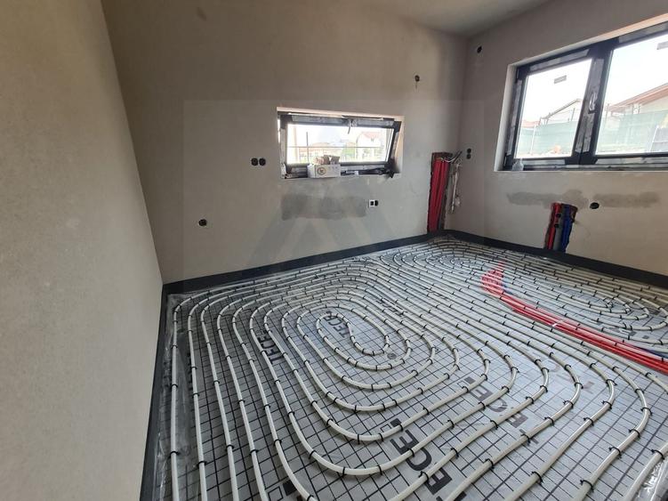 Duplex cu 3 camere cu Canalizare în Șura Mare