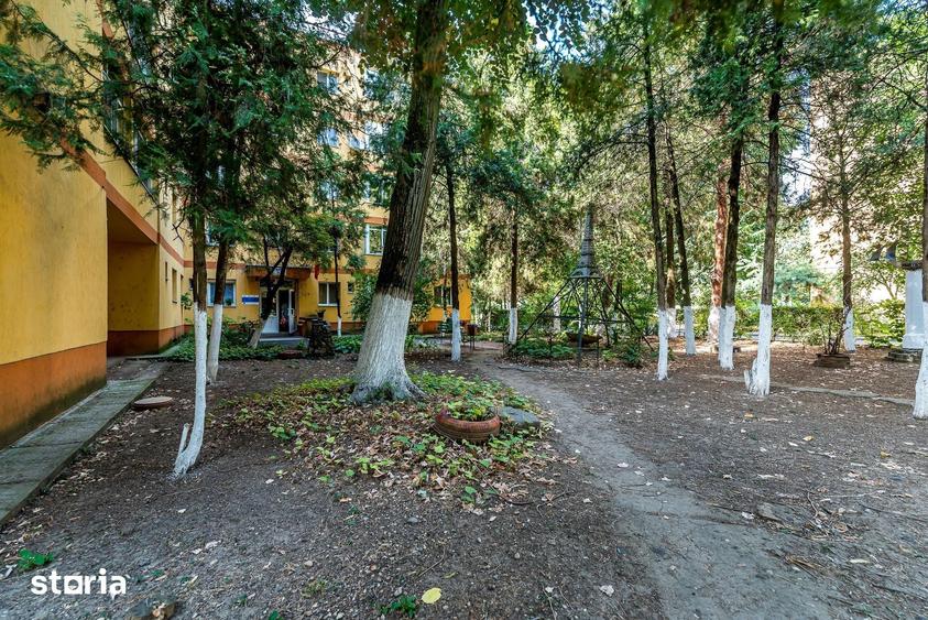 Apartament cu 3 camere semidecomandat în Central