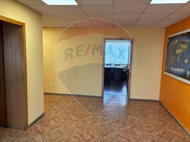 Spatiu industrial 1944mp hala,650mp birouri, platforma betonata 11000m - 15