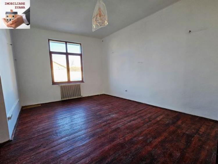 Bd. Unirii – Strada Traian  Vila / Spatiu Comercial Renovat, 10 camere, suprafata utila - 300 mp. - 5