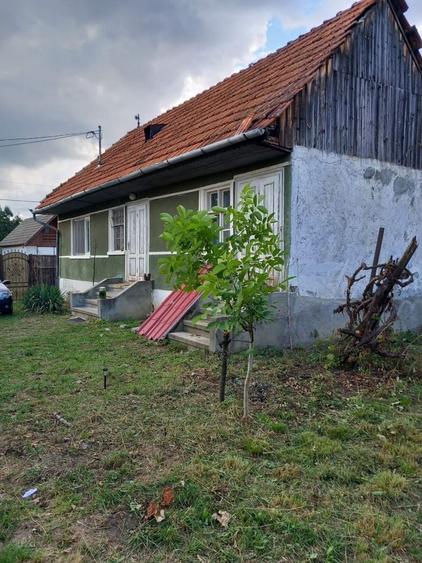 Casă cu 3 camere în Tărlungeni