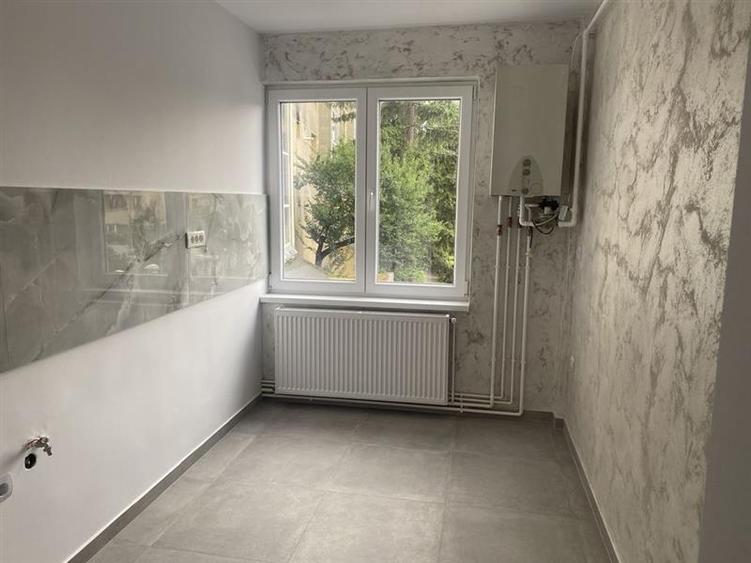 Apartament 4 camere, etaj 1, renovat, vedere in verde, Tractorul, Brasov - 6