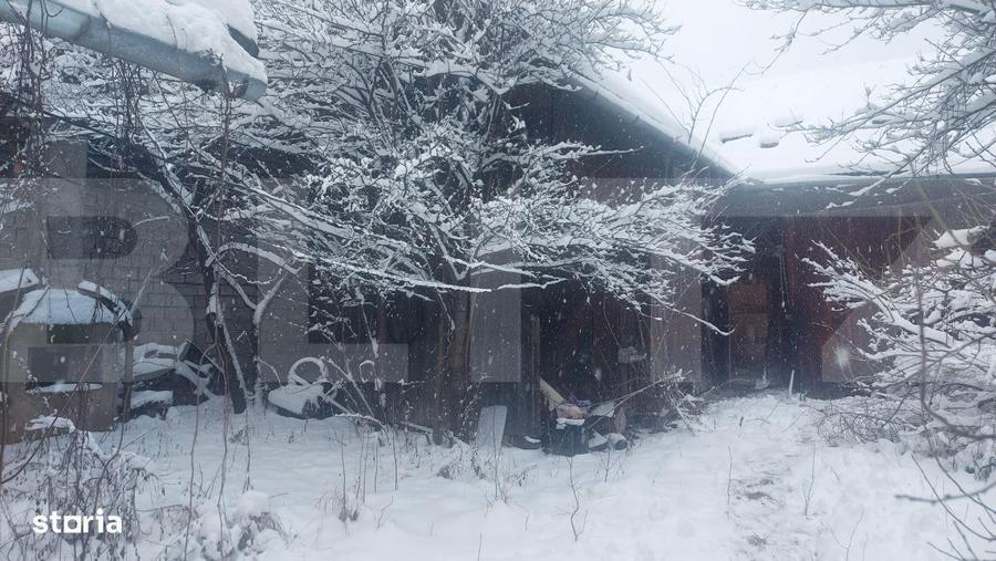 Casa traditionala cu teren generos Covasna Voinesti - 4