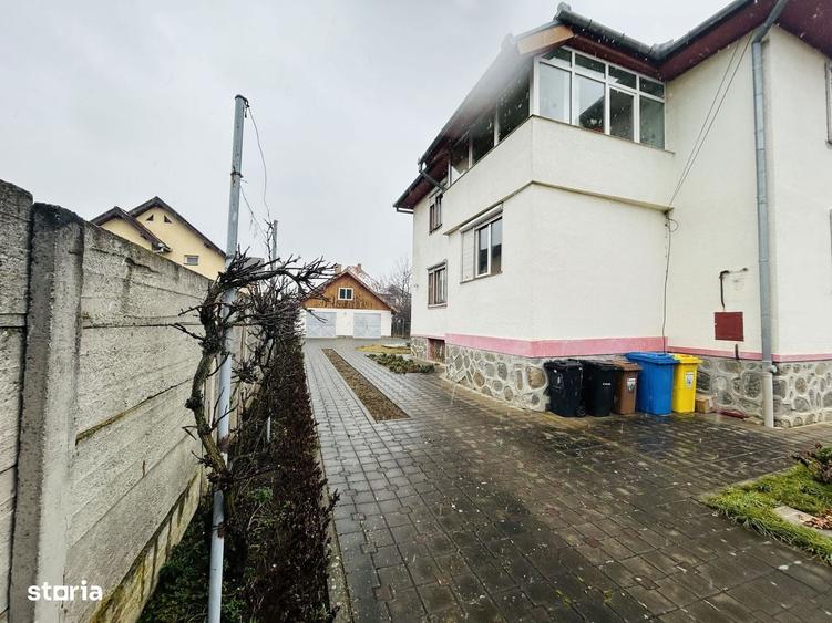 Vila de vanzare - Individuala, 7 camere, teren mare - Sub Arini - 2