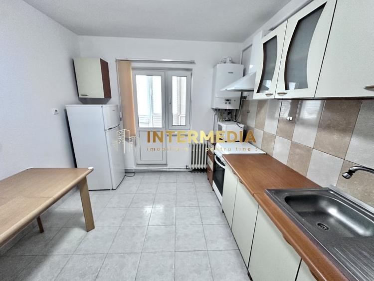 Apartament cu 2 camere decomandat, mobilat în Cetate