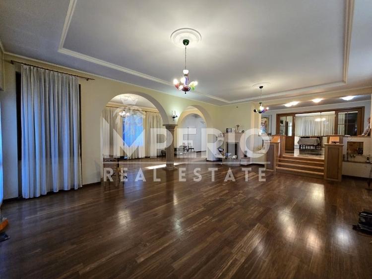 Casa individuala in Piata 14 Iulie cu 5 dormitoare, garaj dublu si piscina! - 2