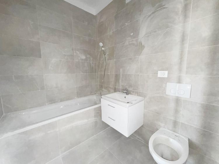 Penthouse cu 3 camere decomandat în Aradului