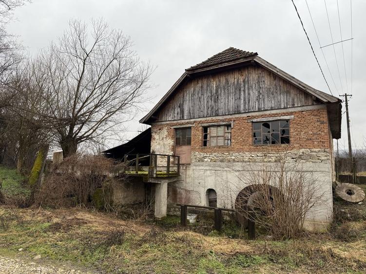 Teren + Cladire in sat Chitid - 2