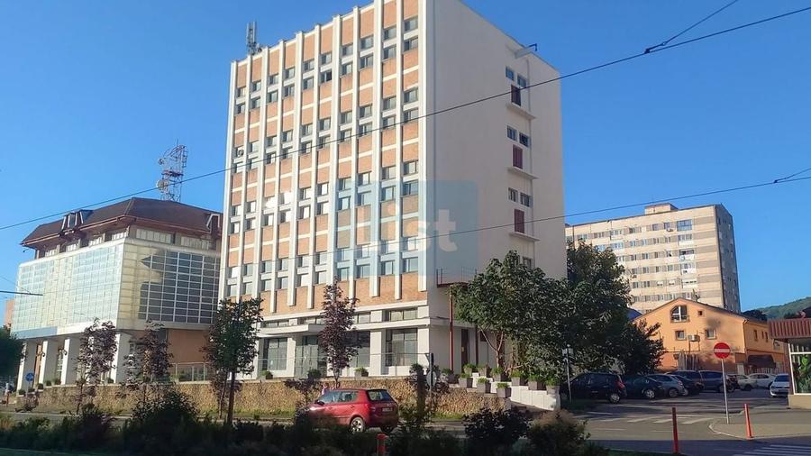 Cladire comerciala cu 4 etaje de inchiriat Resita - 6