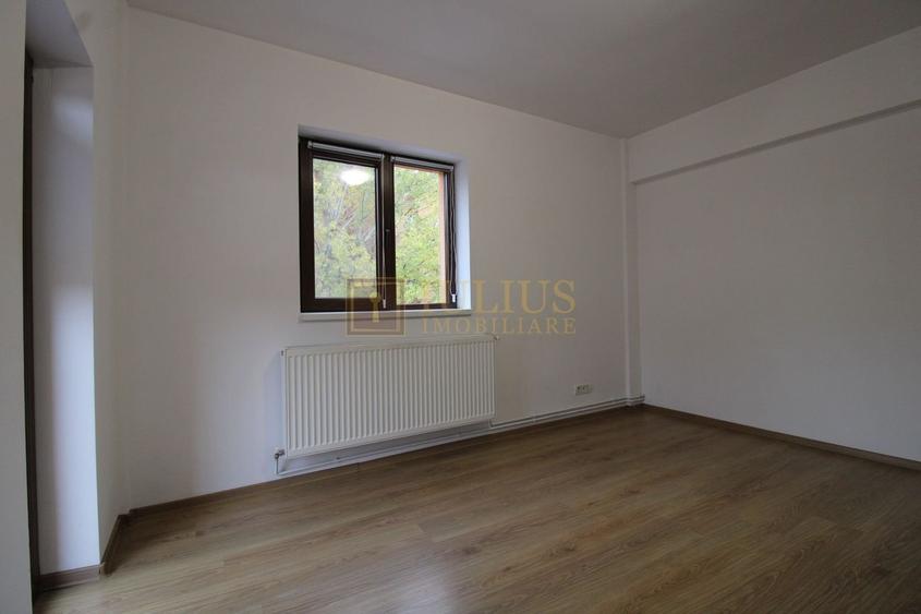 8 incaperi, 2 bai, centrala proprie, 3 locuri de parcare; Lipovei. - 8