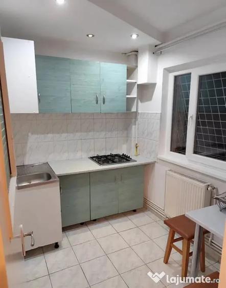 Garsonieră decomandată în Răcădău