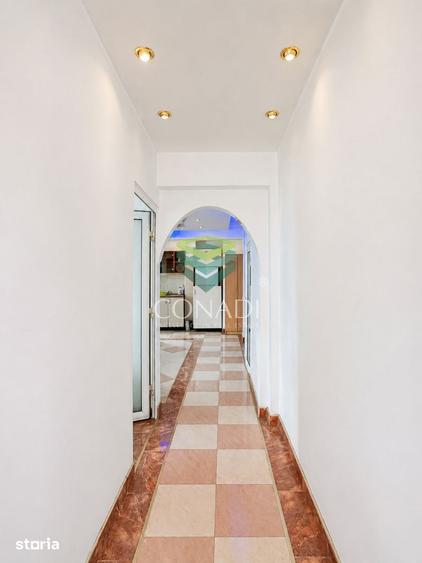 Apartament cu 3 camere semidecomandat în Centrul Civic