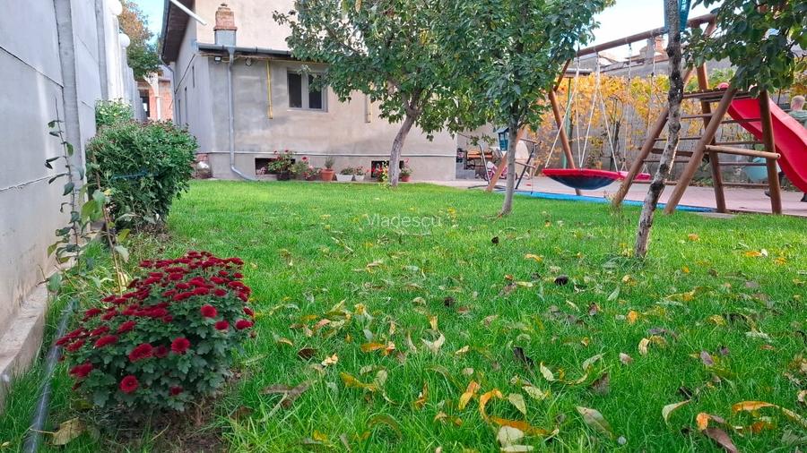 Casă eficienta energetic cu panouri solare, 800 mp teren Casă eficienta energetic cu panouri solare, 800 mp teren