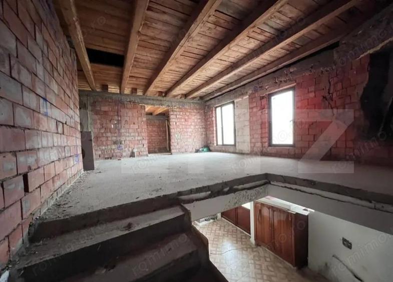 Pensiune in construc?ie cu poten?ial turistic ?i teren generos. 420mp utili - 2
