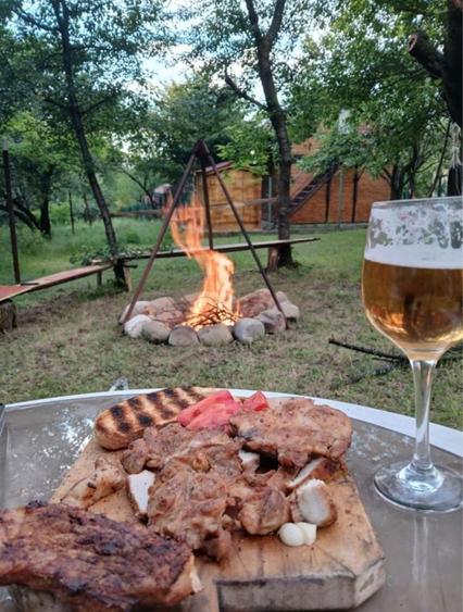 Inchiriez Cabanute Rustice Locatie Linistita - 14