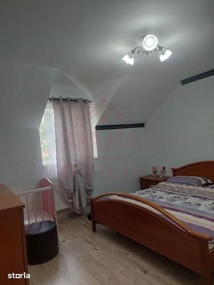 Casă cu 5 camere cu Teren 1100 Mp în Zăvoi