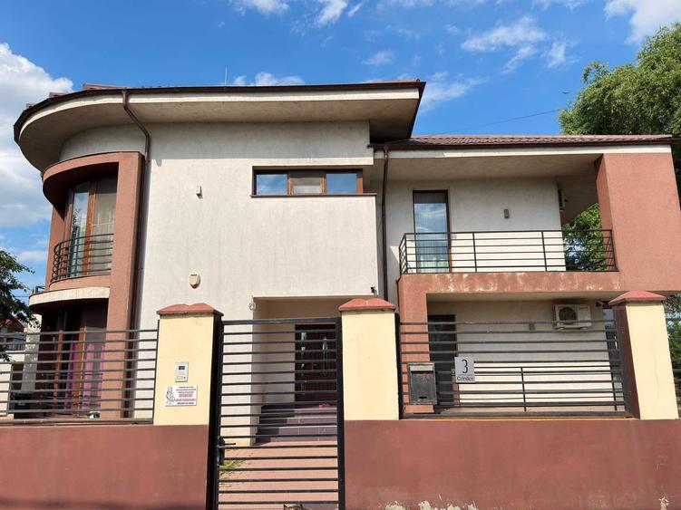 Casă cu 4 camere în Dragomirești-Vale