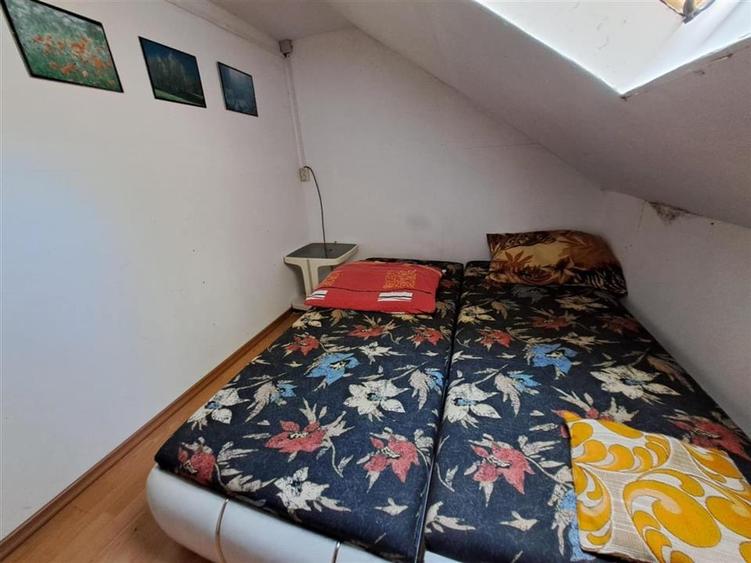 Casă individuală cu 7 camere cu Teren 1660 Mp în Pietroasa