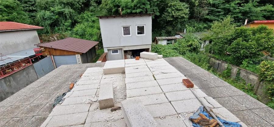 Casă cu 5 camere cu Teren 155 Mp în Muncitoresc
