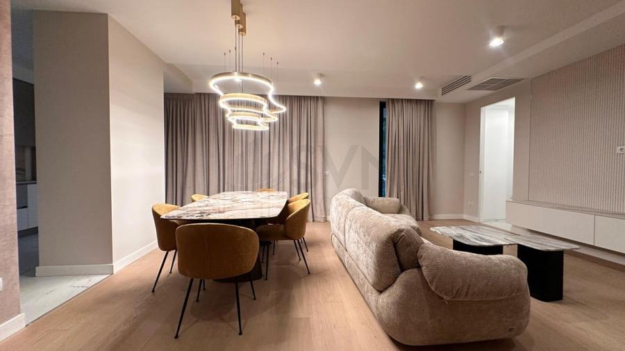 Apartament cu 4 camere decomandat, mobilat în Aviatorilor