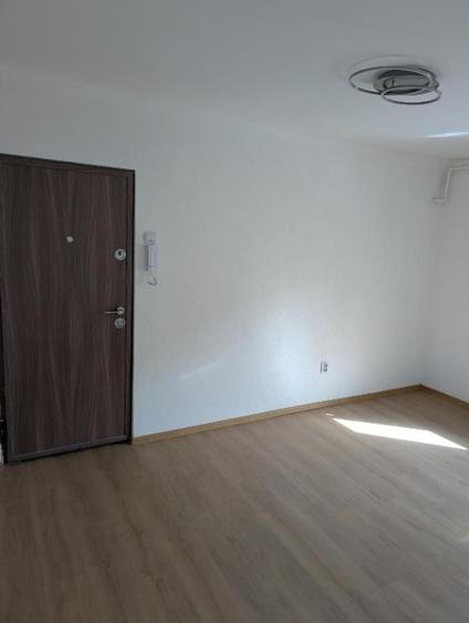 Apartament cu 2 camere semidecomandat în Soarelui
