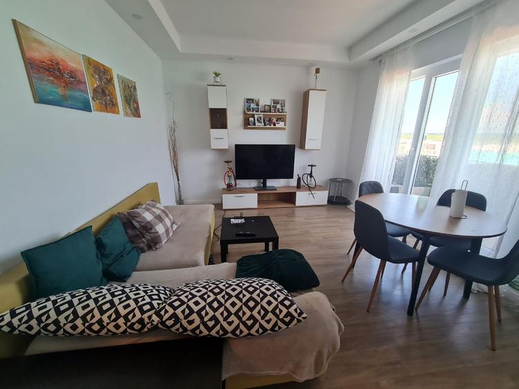 Apartament cu 3 camere semidecomandat în Ștefăneștii de Jos
