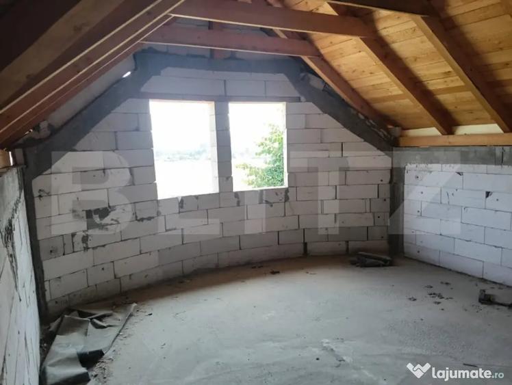 Casă cu 4 camere cu Teren 438 Mp în Central
