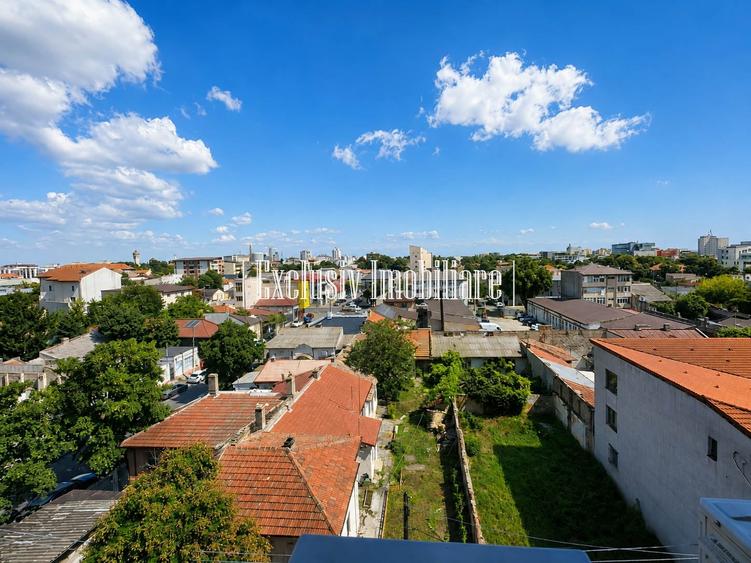 Apartament cu 3 camere decomandat în Casa de Cultură