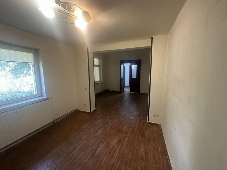 Casă cu 3 camere cu Teren 30 Mp în Central