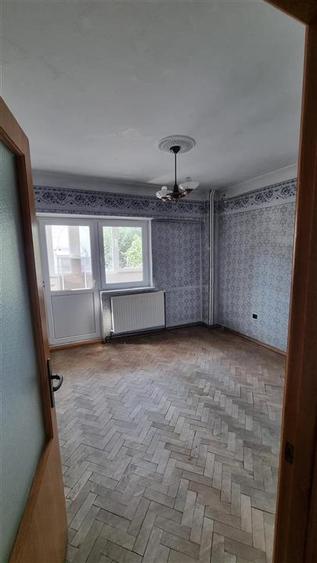 Apartament cu 3 camere decomandat în Călărași