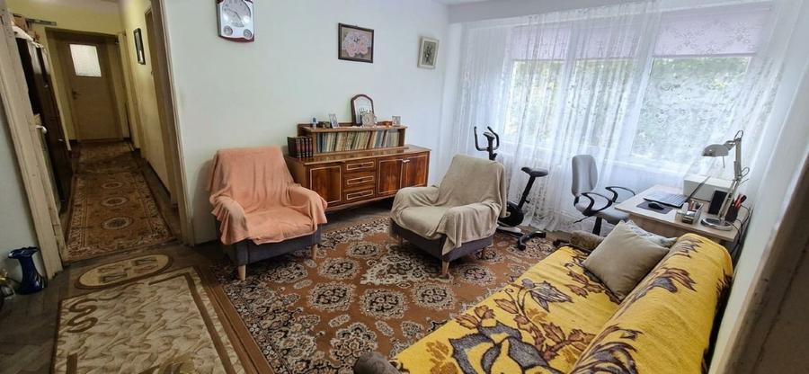 Apartament cu 4 camere semidecomandat, mobilat în Hipodrom