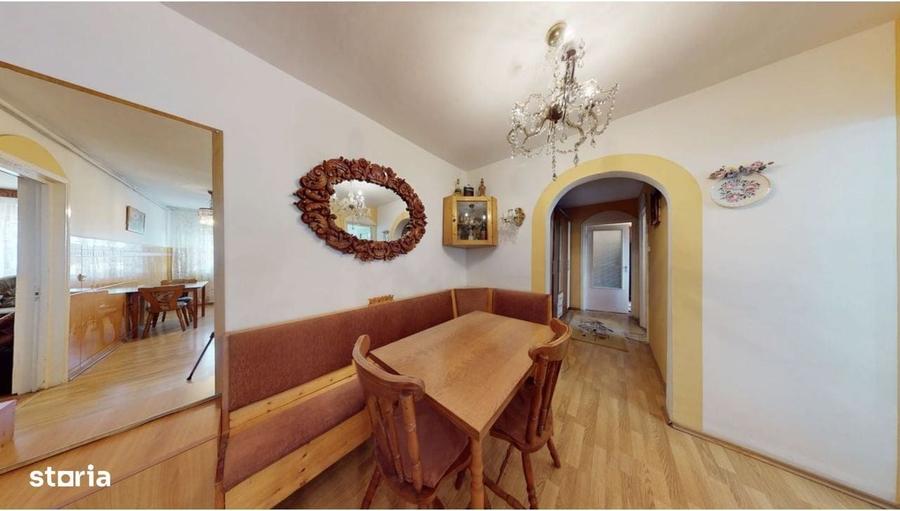 Apartament cu 3 camere decomandat în Vasile Aaron