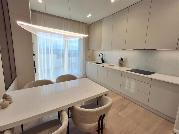 Apartament cu 3 camere decomandat în Exterior Sud