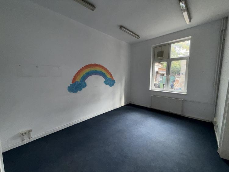 Casă individuală cu 10 camere cu Canalizare în Timpuri Noi