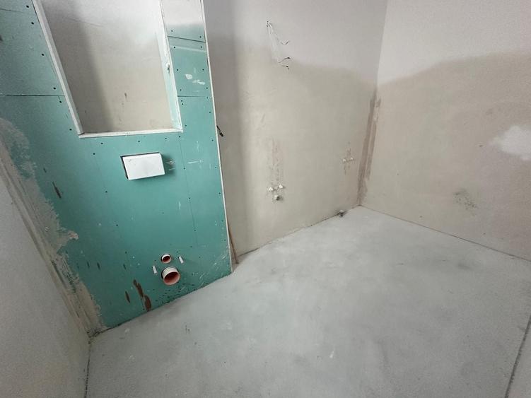 Casă individuală cu 4 camere cu Canalizare în Central