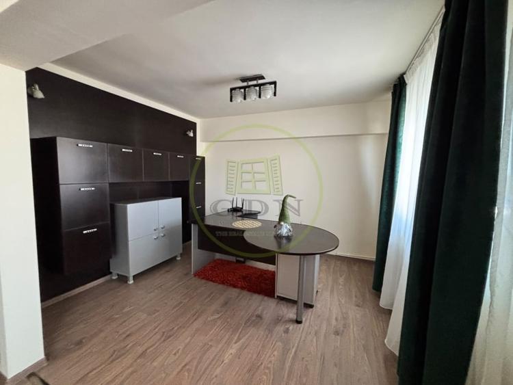 Apartament cu 4 camere decomandat, mobilat în Central