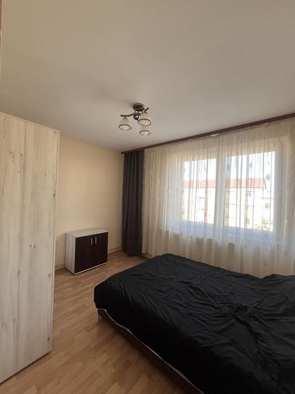 Apartament cu 4 camere decomandat în Exterior Vest