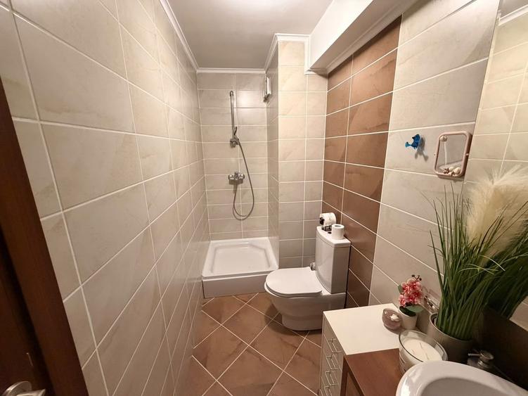 Apartament cu 3 camere semidecomandat, mobilat în Pantelimon