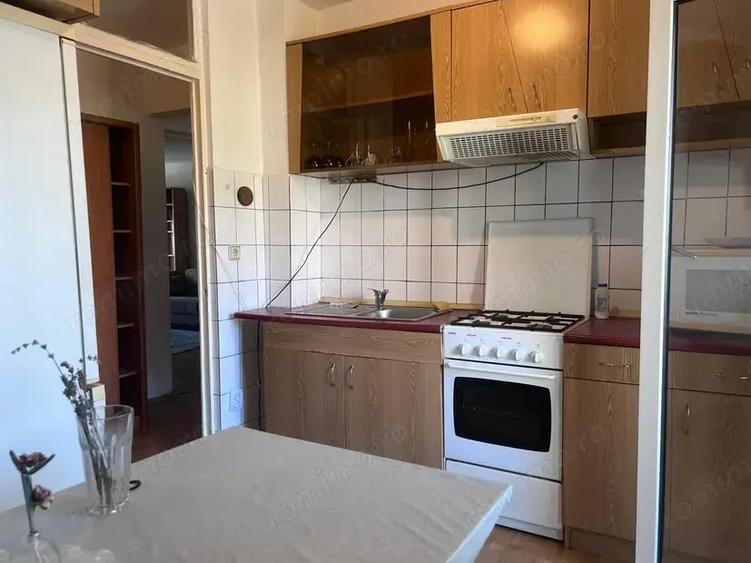 Apartament cu 2 camere decomandat în Liliacului
